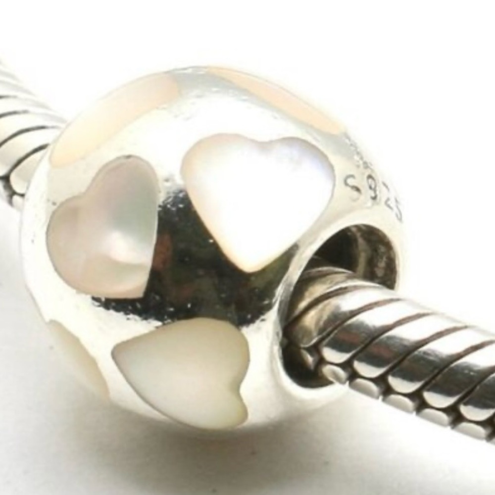 Authentic Pandora Retired ‘Love Me White Mother of Pearl’ Charm S925 Ale